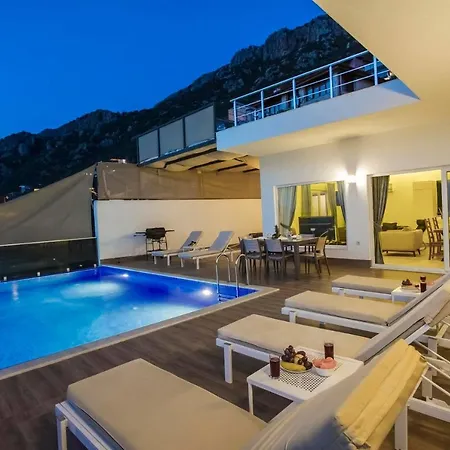 Villa Sleeps 6 With Pool And Air Con *