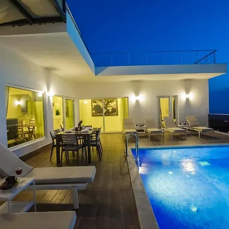 Sleeps 6 With Pool And Air Con Villa *