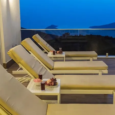 Sleeps 6 With Pool And Air Con *
