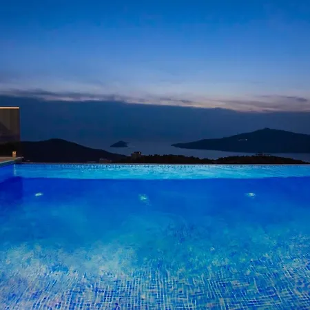 Sleeps 6 With Pool And Air Con *