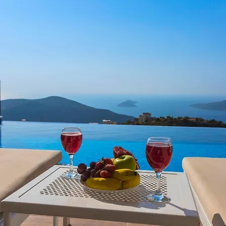 Villa Sleeps 6 With Pool And Air Con