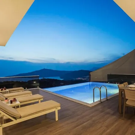 Sleeps 6 With Pool And Air Con *