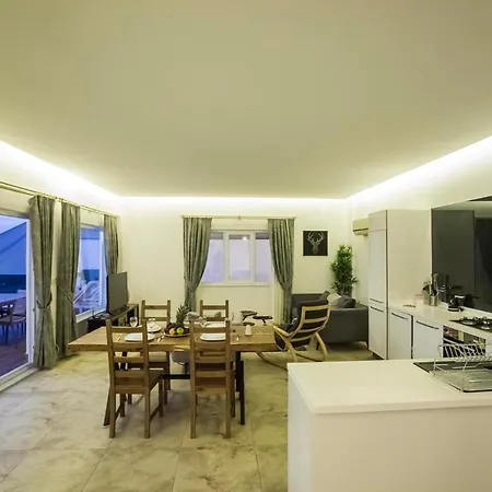 Sleeps 6 With Pool And Air Con *