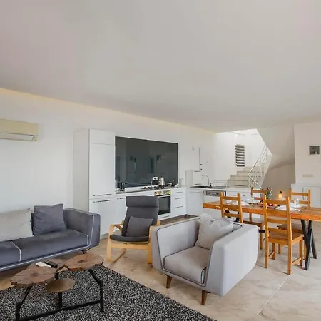 Sleeps 6 With Pool And Air Con Villa Kalkan