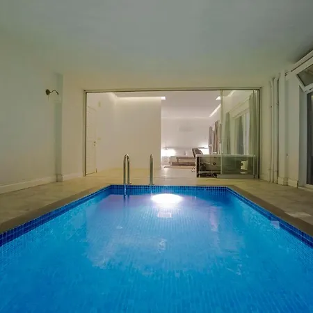Sleeps 6 With Pool And Air Con Kalkan
