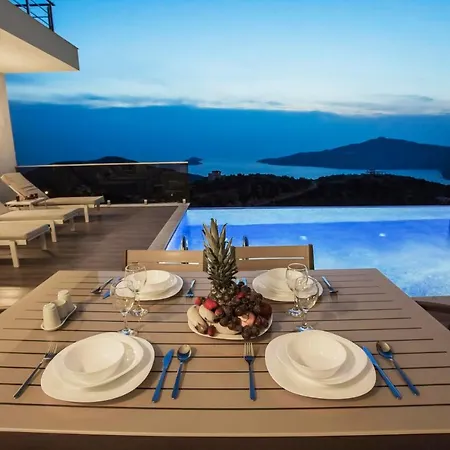 Sleeps 6 With Pool And Air Con Villa